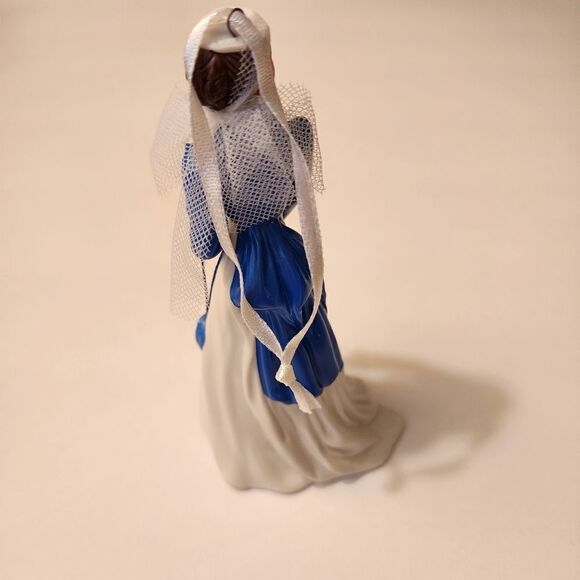 Hallmark Keepsake Ornament Scarlett O'Hara from Gone with the Wind Series 2003 - Picture 5 of 8